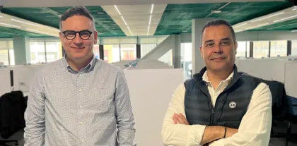 Directivos de Gana Energía en sus oficinas